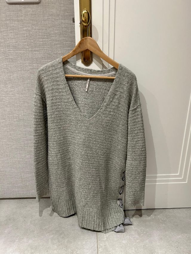 Jersey gris con cordones lateral