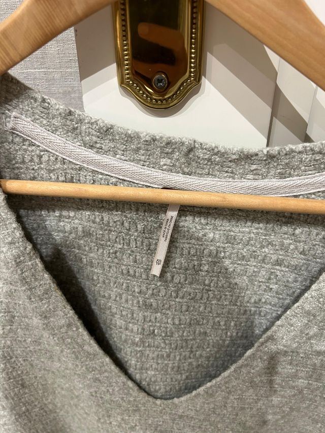 Jersey gris con cordones lateral