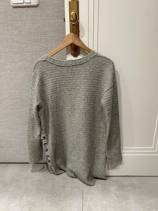 Jersey gris con cordones lateral