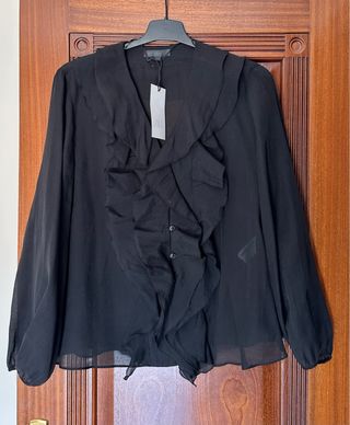 Camisa Zara negra con volantes. Talla XL