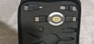 Set adattatori USB universali.