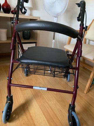 Andador plegable color burdeos