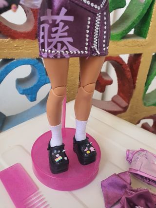 Rainbow High Lila Yamamoto Muñeca