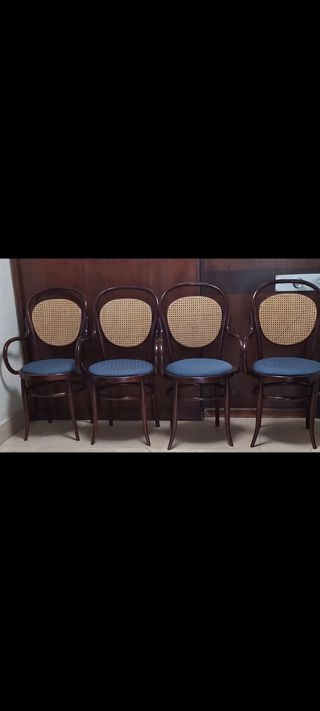 Juego de 4 Sillas de Madera con Asiento Azul