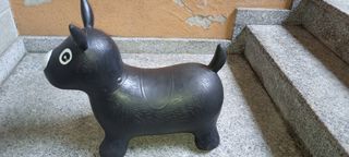 Cavalcabile gonfiabile cane nero