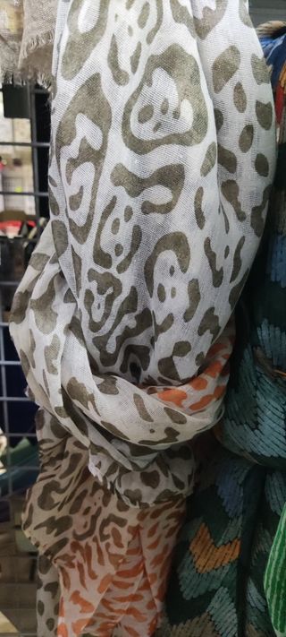 Bufanda Beige y Marrón Estampada