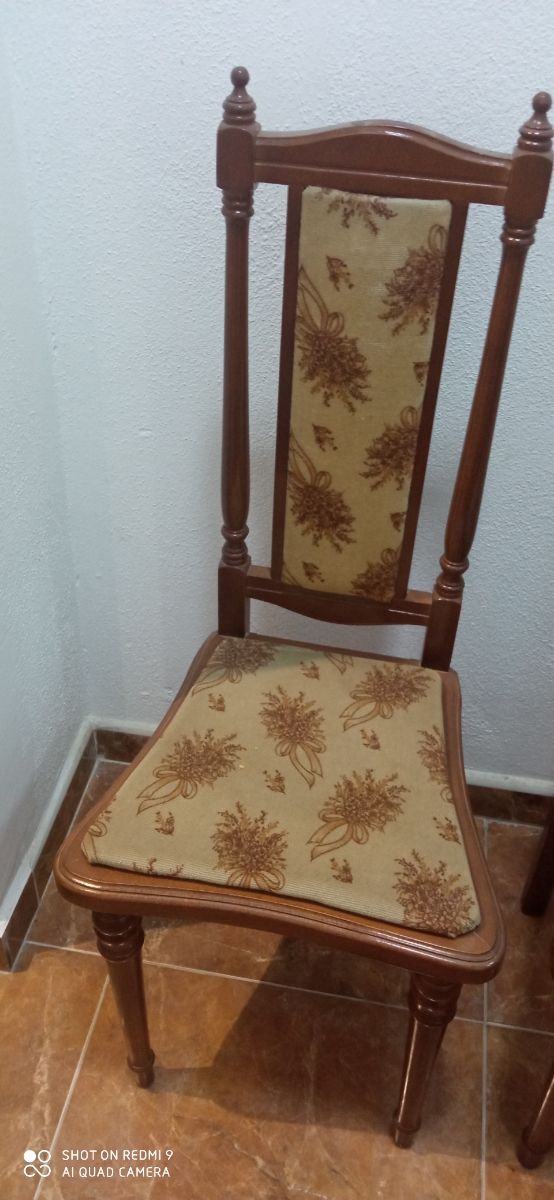 Sillas de comedor con mesa