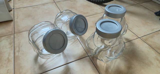 1 Bote de cristal con tapa.