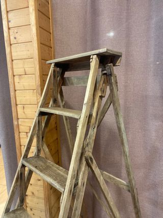 Escalera antigua de madera