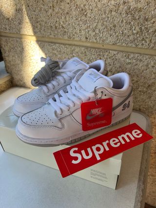 Nike Dunk SB Low x Supreme Plata Blanco