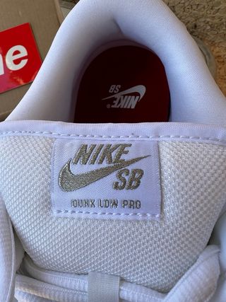 Nike Dunk SB Low x Supreme Plata Blanco