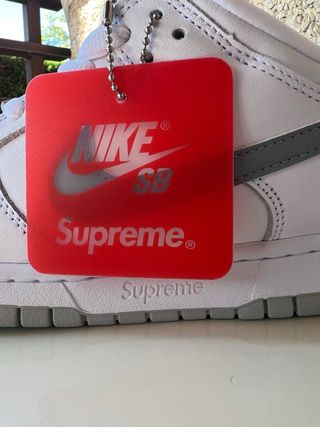 Nike Dunk SB Low x Supreme Plata Blanco