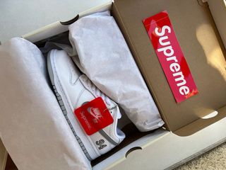 Nike Dunk SB Low x Supreme Plata Blanco
