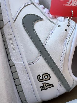 Nike Dunk SB Low x Supreme Plata Blanco
