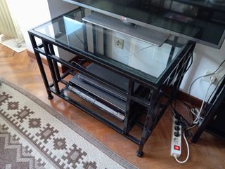 Mesa auxiliar tubo metálico y vidrio