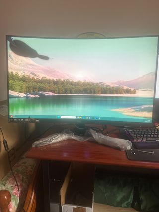 Monitor Gaming AOC C32G2ZE/BK con esquina rota