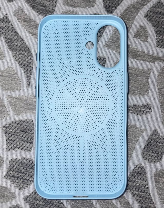 Funda Celeste iPhone 16 Transpirable