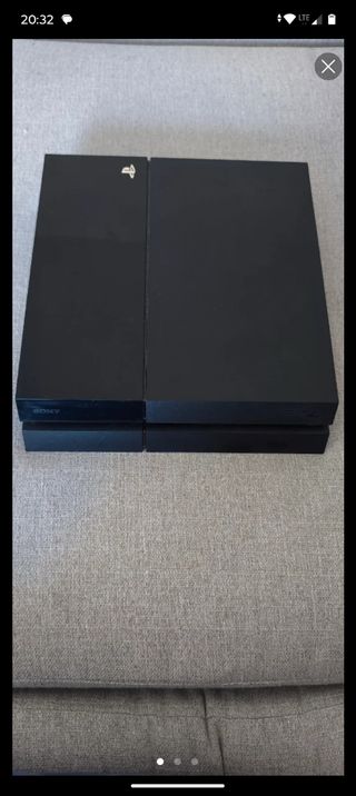 PS4 (PlayStation 4) Negra con mando y juegos