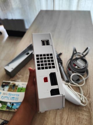 Nintendo Wii Blanca + Mandos + Juego