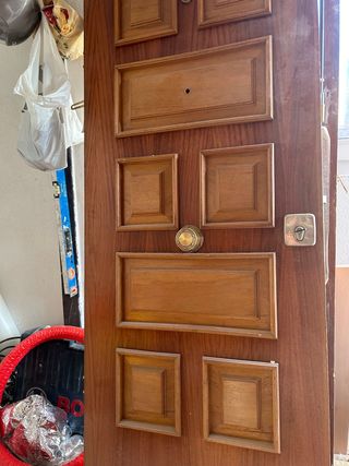 Puerta entrada madera estilo castellano