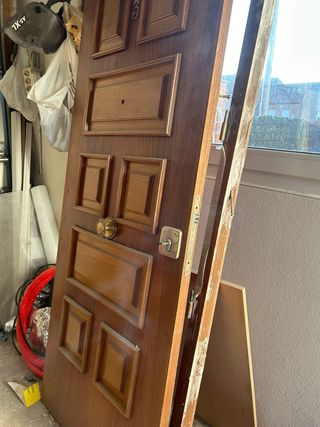 Puerta entrada madera estilo castellano