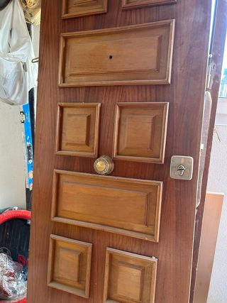 Puerta entrada madera estilo castellano