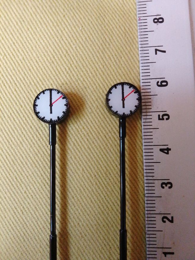 2 Relojes Escala H0 con luz