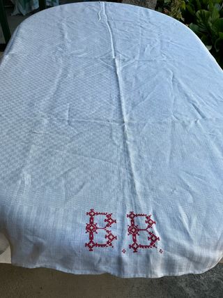 Mantel antiguo de lino bordado BB antiquísimo