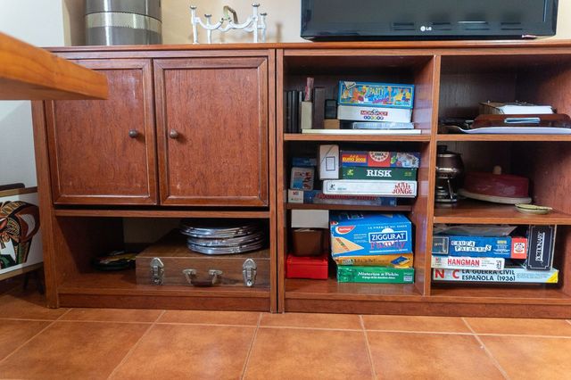 Mueble separador de ambientes, útil por ambos lado