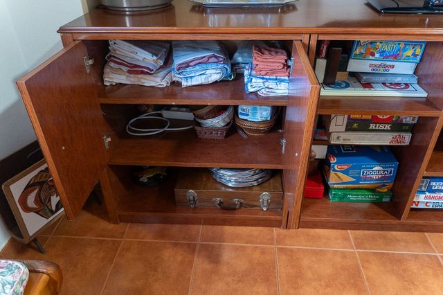 Mueble separador de ambientes, útil por ambos lado