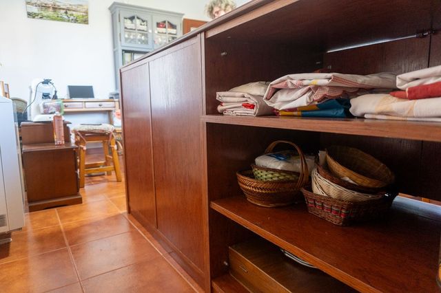 Mueble separador de ambientes, útil por ambos lado