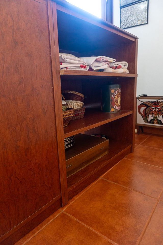 Mueble separador de ambientes, útil por ambos lado