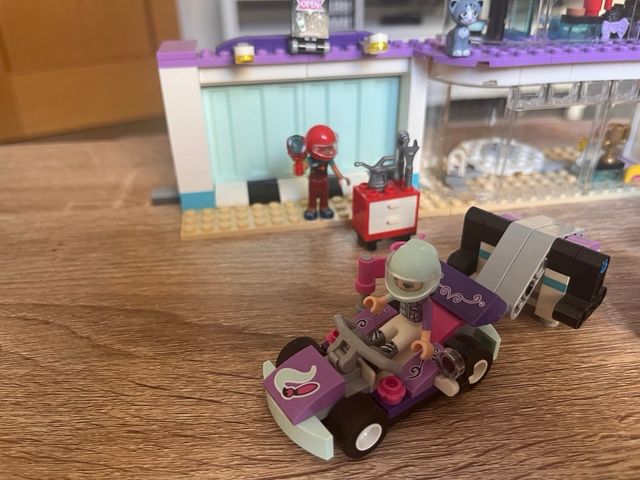 Officina automobilistica Lego Friends 41351