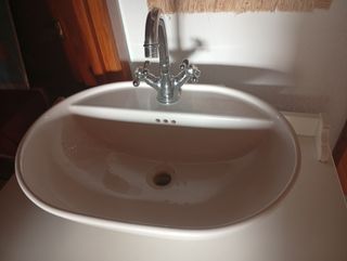 Lavabo de baño blanco 