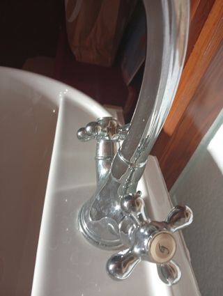 Lavabo de baño blanco 