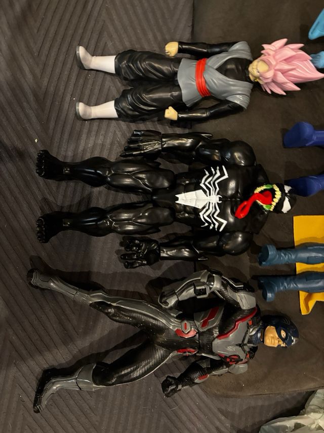 Figuras Marvel y Fortnite