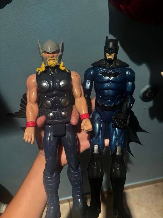 Figuras Marvel y Fortnite