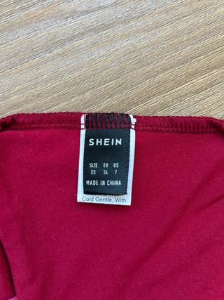 Top corto Shein rojo