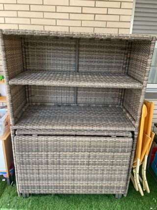 Armario-mesa terraza con sillón y taburetes a jueg