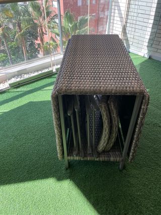 Armario-mesa terraza con sillón y taburetes a jueg