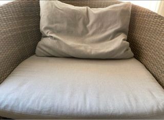 Armario-mesa terraza con sillón y taburetes a jueg