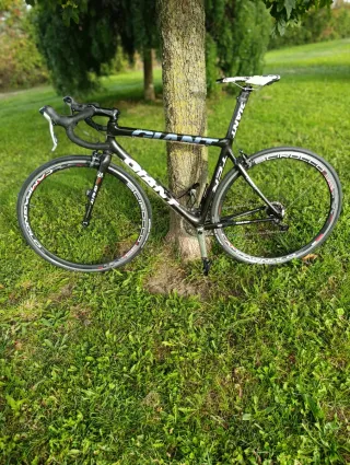 Bicicleta de carretera Giant Negra