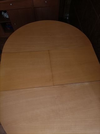 Mesa extensible de madera con 4 sillas