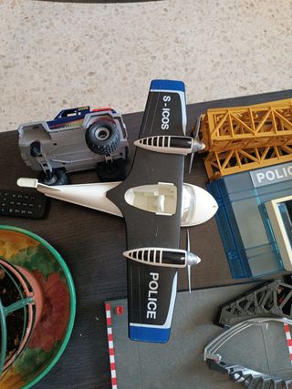 Lote Playmobil Policía: Avión, Coche y Accesorios
