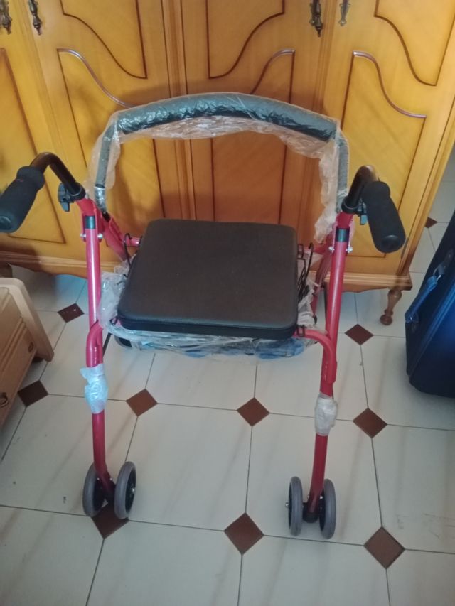 Andador para adultos con asiento