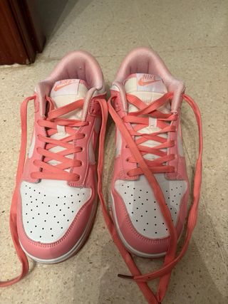 Zapatillas Nike Dunk Low Rosa y Blanco Talla 42.5.