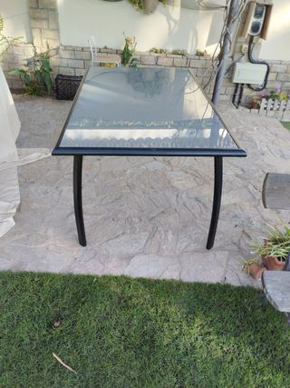 Mesa de jardín 
cristal y metal negra
