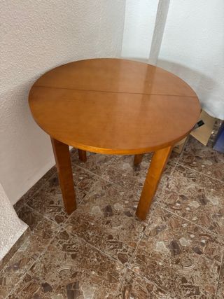 Mesa redonda de madera
