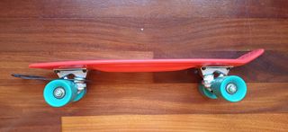 Patinete . Skate.Sancheski. Rojo y ruedas azules
