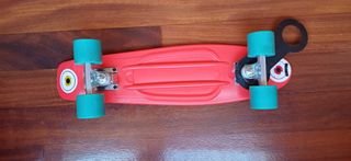 Patinete . Skate.Sancheski. Rojo y ruedas azules